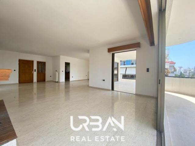 (For Sale) Residential Floor Apartment || Athens South/Glyfada - 223 Sq.m, 4 Bedrooms, 710.000€ 